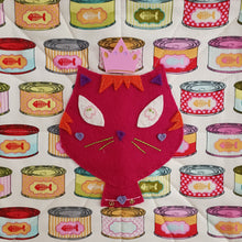 Load image into Gallery viewer, Mini Brooch Crown