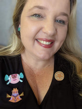 Load image into Gallery viewer, Mini Brooch Sand Dollar