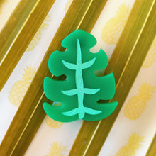 Load image into Gallery viewer, Mini Brooch Monstera Leaf