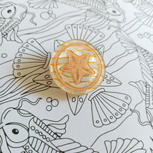 Load image into Gallery viewer, Mini Brooch Sand Dollar