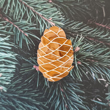 Load image into Gallery viewer, Mini Brooch Pinecone Light Brown
