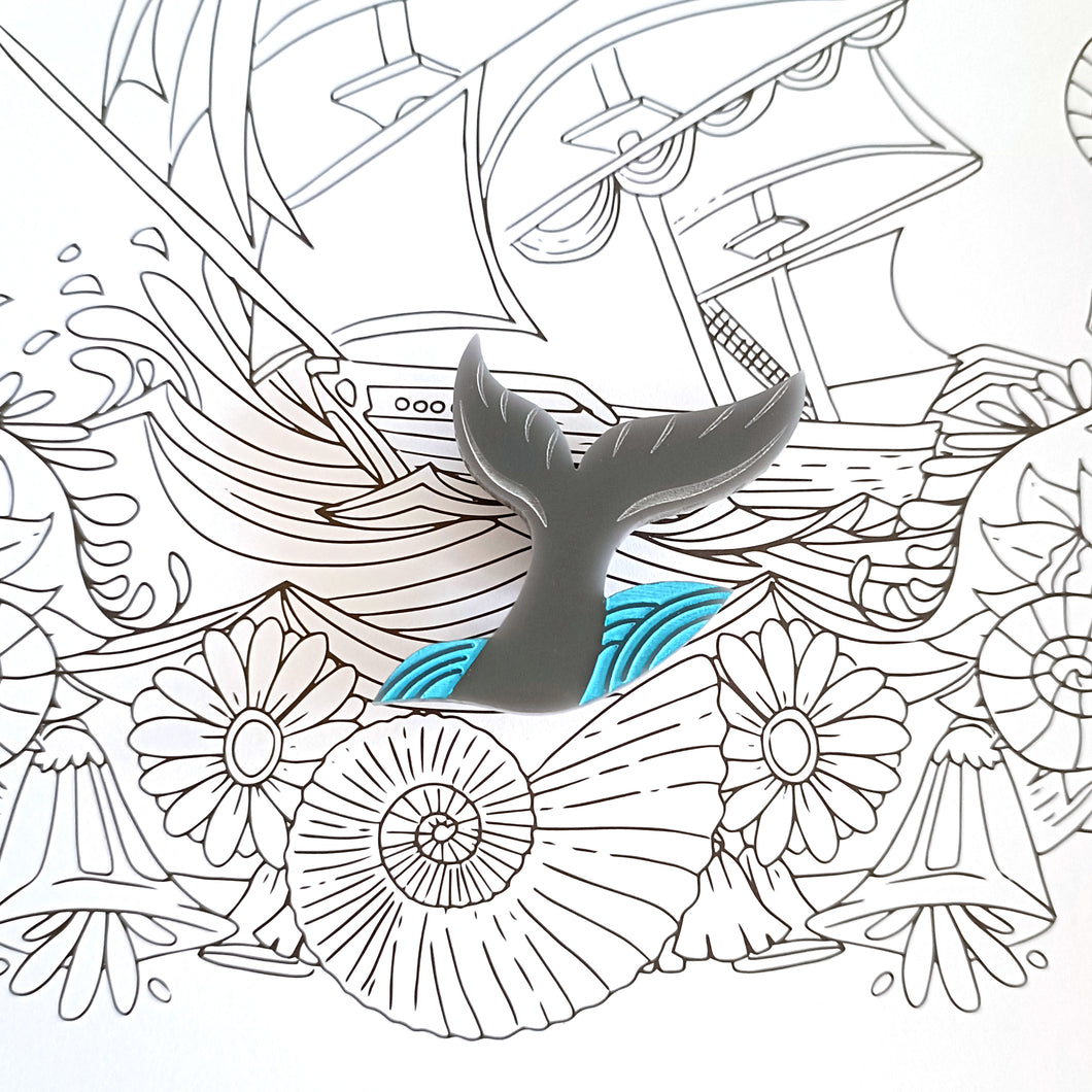 Mini Brooch Whale Tail