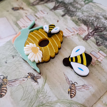 Load image into Gallery viewer, Bumble Bee Brooch
