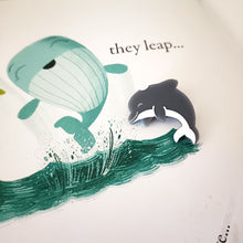 Load image into Gallery viewer, Mini Brooch Dolphin
