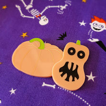 Load image into Gallery viewer, Mini Brooch Pumpkin Spooky
