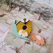 Load image into Gallery viewer, Daisy Mini Brooch
