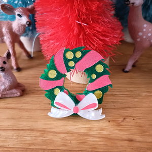 Bow-tiful Wreath Brooch