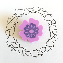 Load image into Gallery viewer, Mini Brooch Garden Flower Purple
