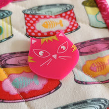 Load image into Gallery viewer, Mini Brooch Cat Pink
